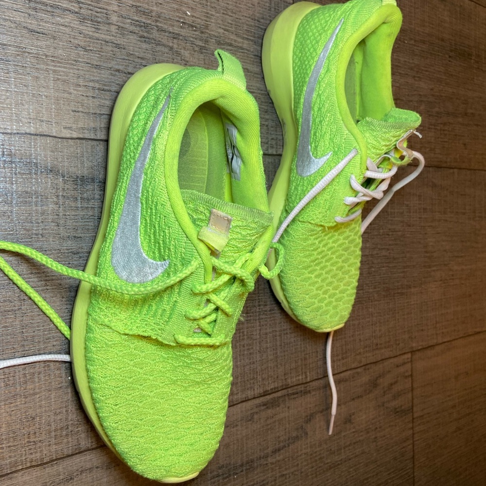 NIKE SHOES